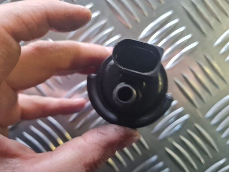 Degvielas tvertnes ventilācijas vārsts priekš VW GOLF 5 2004