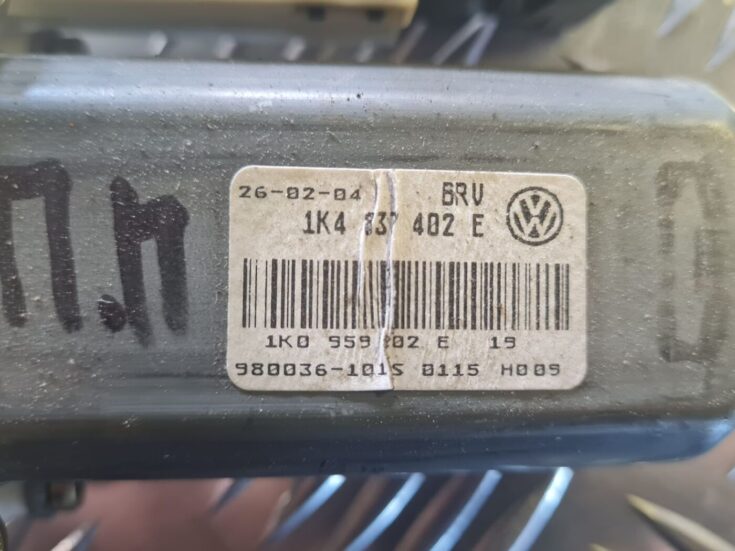Elektrisko stiklu motors priekš VW GOLF 5 2004