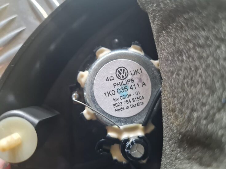 Durvju spoguļa apdares uzlika salonā (ar skaļruni) priekš VW GOLF 5 2004
