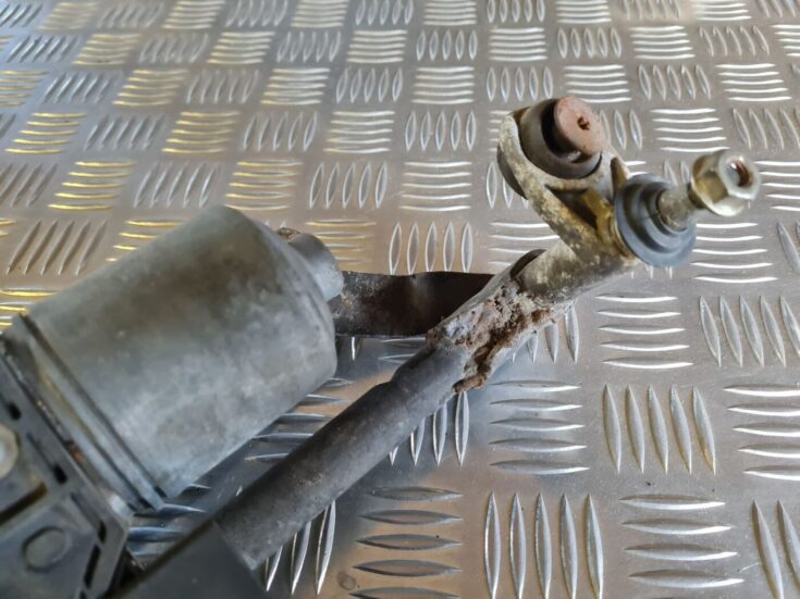 Vējstikla tīrīšanas mehānisms priekš VW GOLF 5 2004
