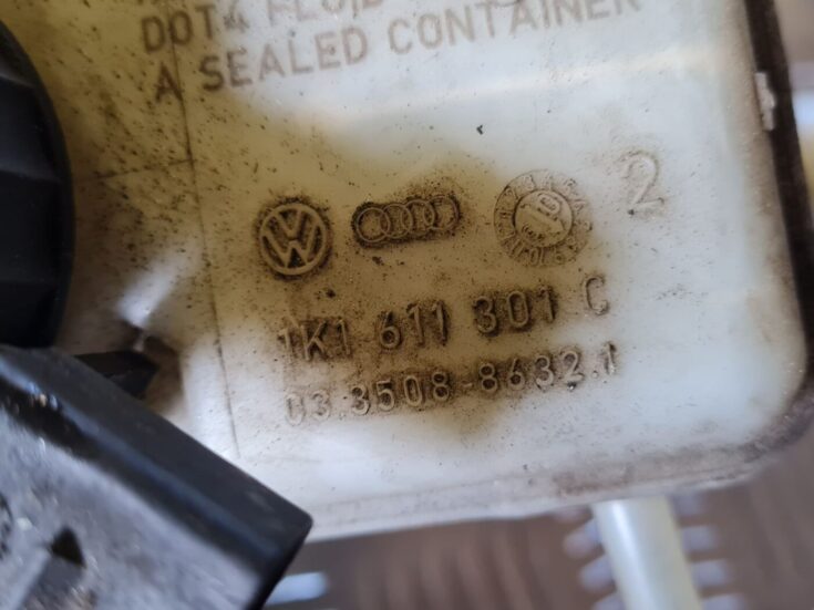 Bremžu pastiprinātāja galvenais cilindrs priekš VW GOLF 5 2004