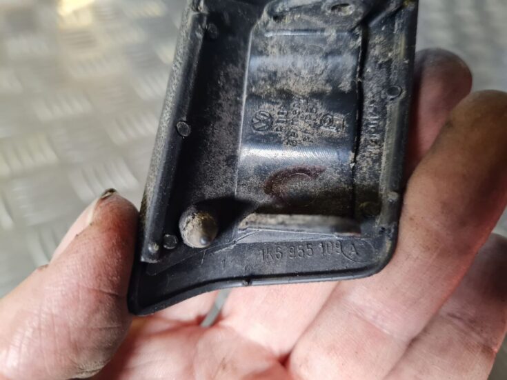 Lukturu mazgātāja sprauslas vāks priekš VW GOLF 5 2004