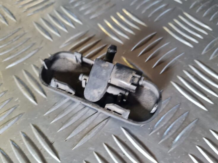 Vējstikla mazgāšanas šķidruma sprausla priekš VW GOLF 5 2004