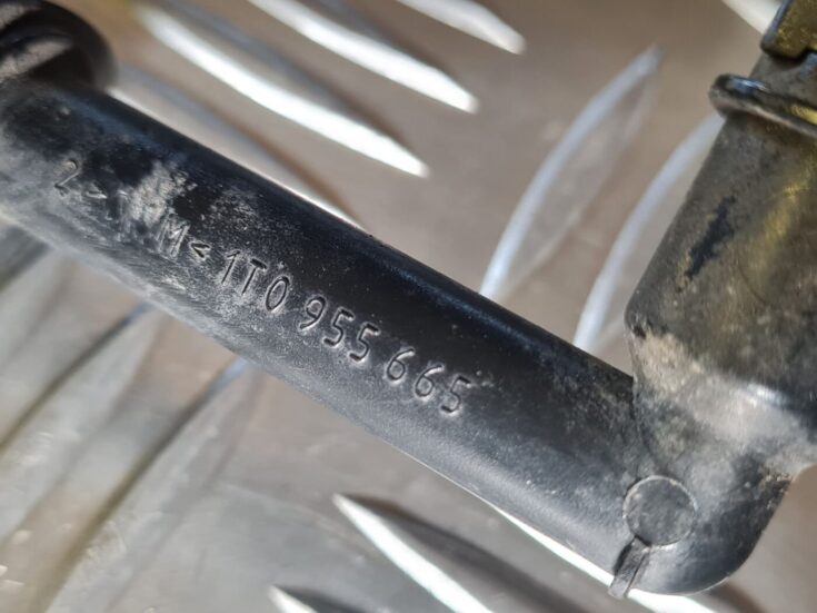Lukturu mazgātāja sprauslas šļūtene priekš VW GOLF 5 2004