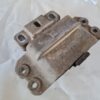 Dzinēja spilvens priekš VW GOLF 5 2004