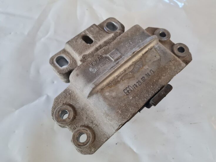 Dzinēja spilvens priekš VW GOLF 5 2004