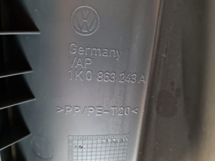 Centrālās konsoles apdares lielākā daļa priekš VW GOLF 5 2004