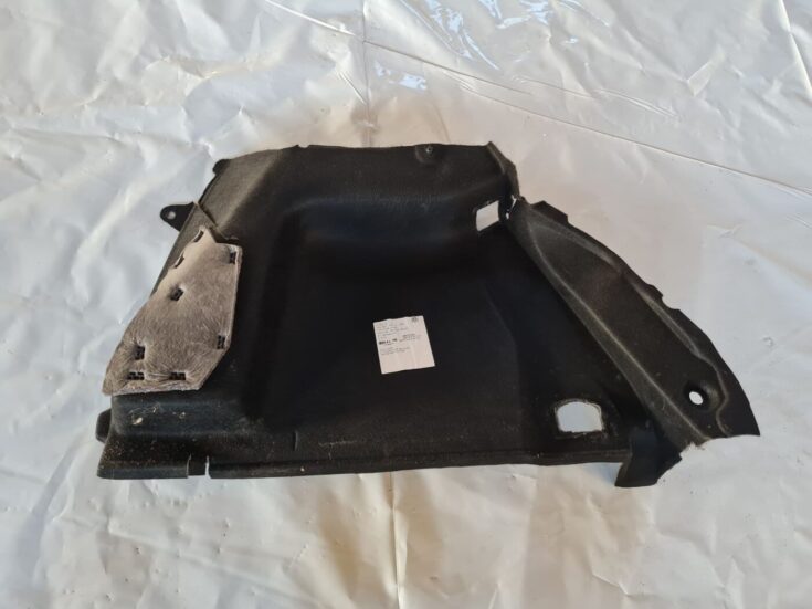 Bagāžnieka nodalījuma sānu apdare priekš VW GOLF 5 2004
