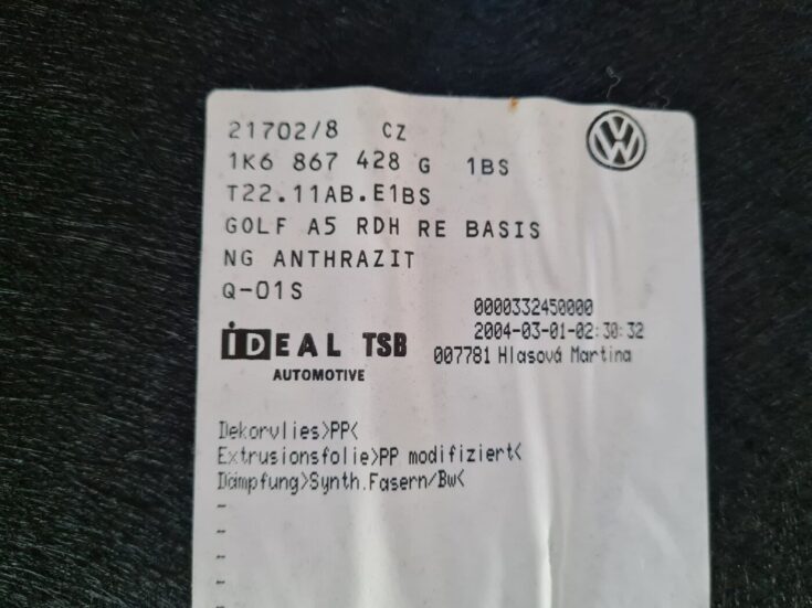 Bagāžnieka nodalījuma sānu apdare priekš VW GOLF 5 2004
