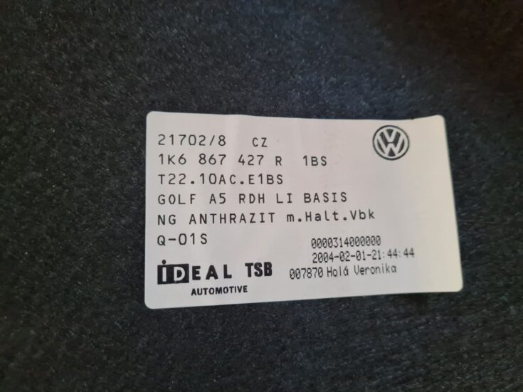 Bagāžnieka nodalījuma sānu apdare priekš VW GOLF 5 2004