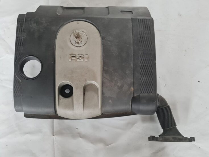 Dzinēja dekoratīvais vāks priekš VW GOLF 5 2004