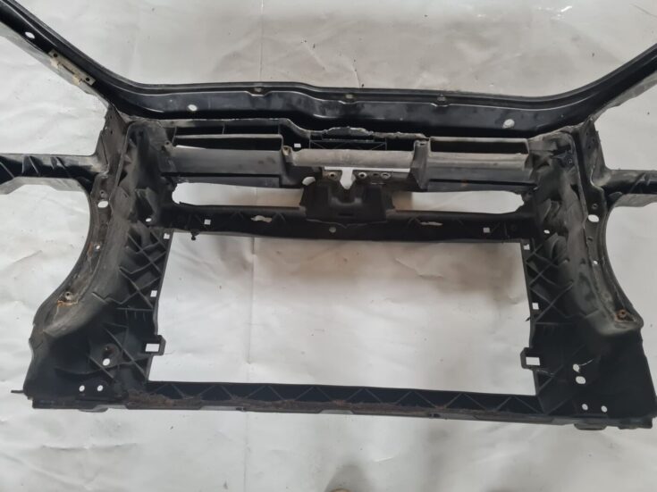 Priekšējā radiatora rāmis priekš VW GOLF 5 2004