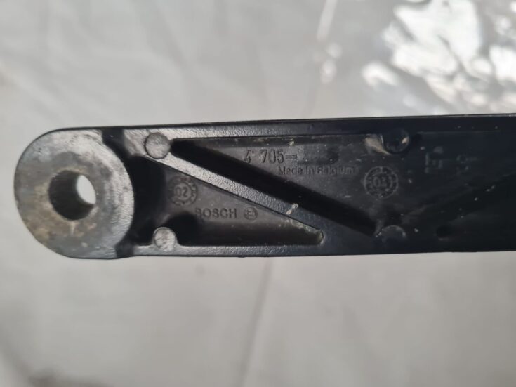 Vējstikla slotu turētāju komplekts priekš VW GOLF 5 2004