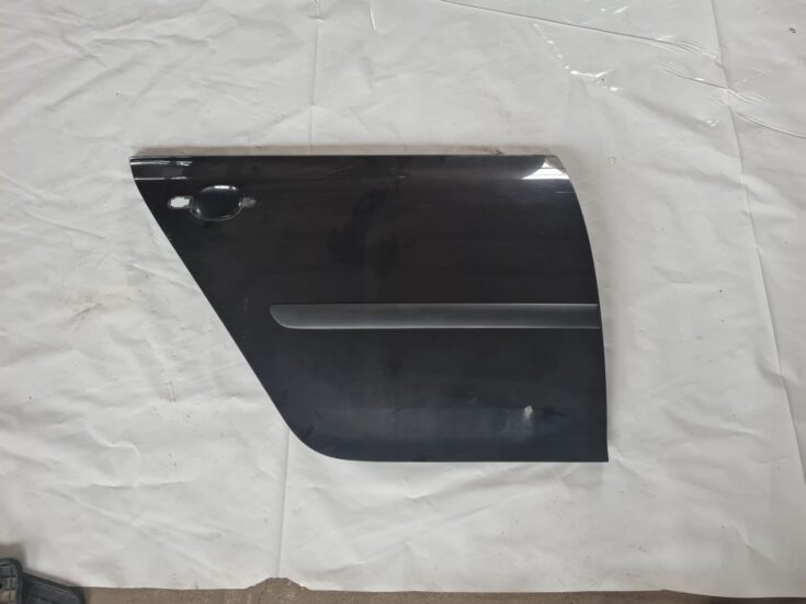 Aizmugurējās labās durvis priekš VW GOLF 5 2004