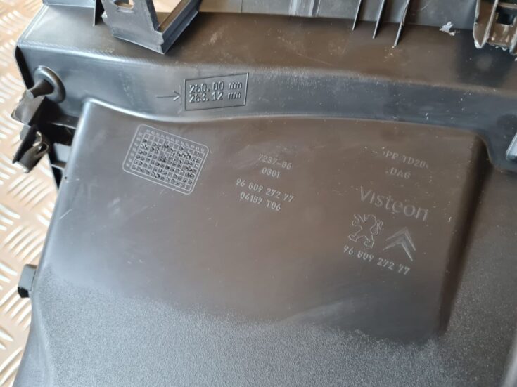 Mantu glabāšanas nodalījums pasažiera pusē priekš CITROEN BERLINGO 2014