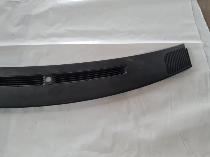 Vējstikla ventilācijas režģis (salonā) priekš DODGE JOURNEY 2010