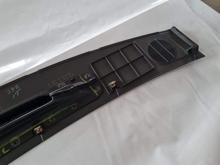 Vējstikla ventilācijas režģis (salonā) priekš DODGE JOURNEY 2010