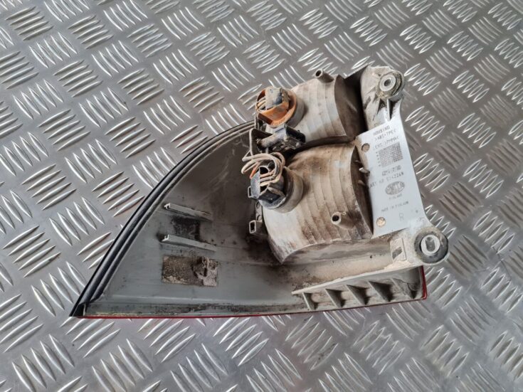 Aizmugurējais labais lukturis priekš SAAB 9-5 1999