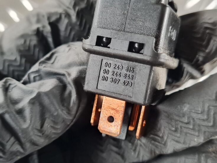 Bremžu signāla slēdzis priekš SAAB 9-5 1999