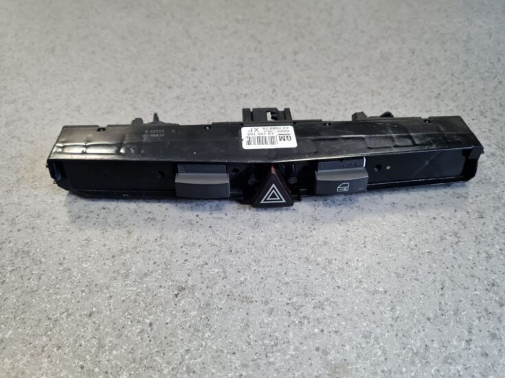 Mērinstrumentu paneļa pārslēgšanas pogas priekš OPEL ASTRA H 2005 GREEN