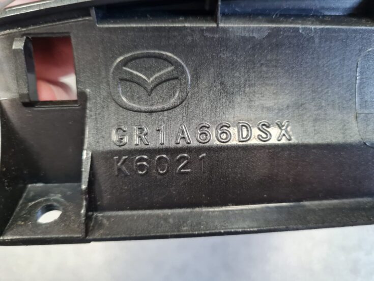 Mērinstrumentu paneļa dekoratīvais rāmis priekš MAZDA 6 2006
