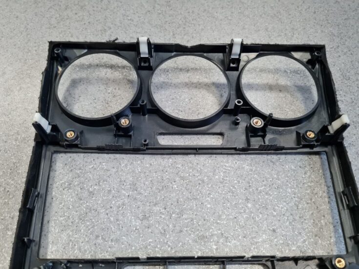 Mērinstrumentu paneļa dekoratīvais rāmis priekš MAZDA 6 2006