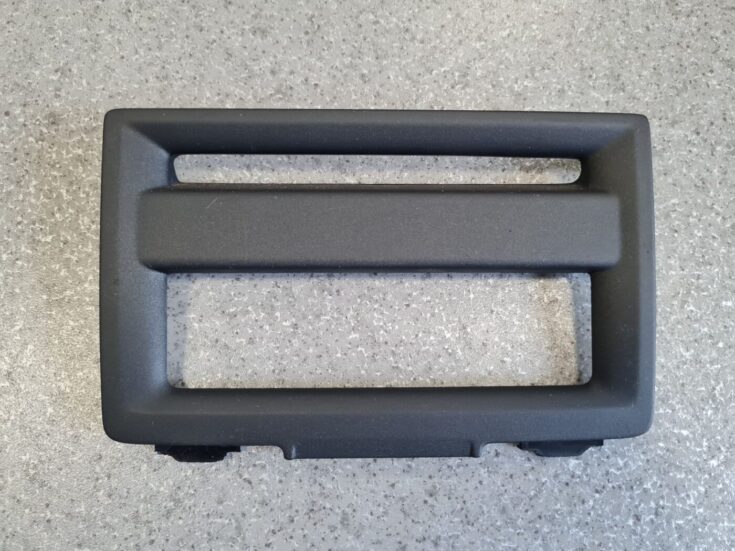 Mērinstrumentu paneļa dekoratīvais rāmis priekš VOLVO C30 2008 SILVER