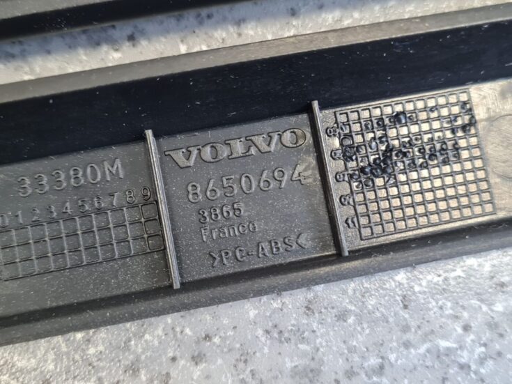 Mērinstrumentu paneļa dekoratīvais rāmis priekš VOLVO C30 2008 SILVER