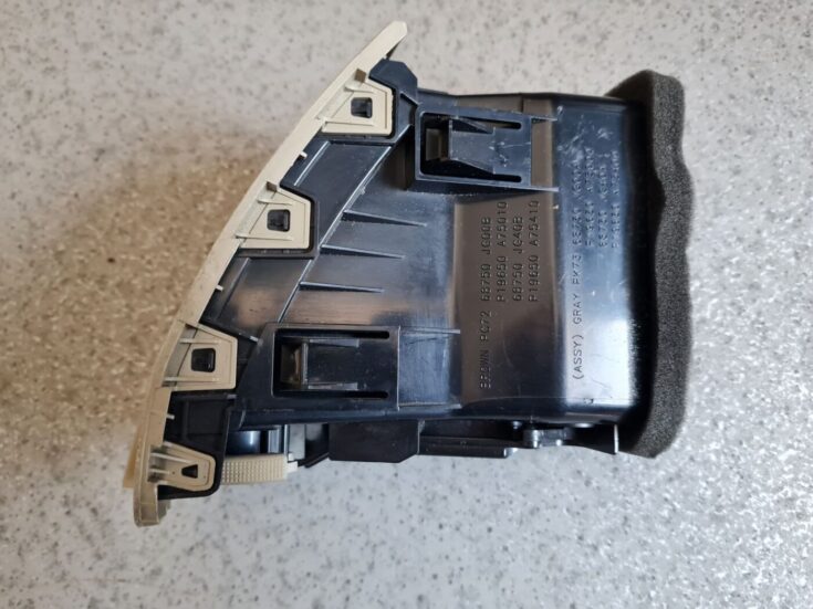 Mērinstrumentu paneļa gaisa vads, centrā priekš NISSAN X-TRAIL 2007