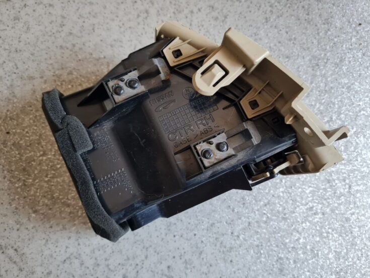 Mērinstrumentu paneļa gaisa vads, centrā priekš NISSAN X-TRAIL 2007