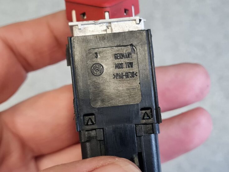 Trauksmes poga priekš VW PASSAT B6 2006 ANGL. UNIVERSAL