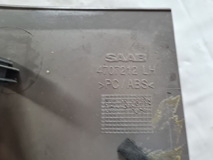 Bagažnieka nodalījuma statnes apdare priekš SAAB 9-5 1999