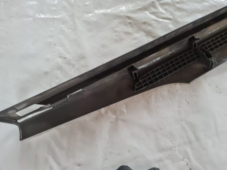 Bagāžnieka žalūziju sliedes priekš SAAB 9-5 1999
