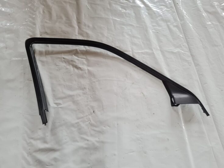 Durvju stikla moldings priekš SAAB 9-5 1999