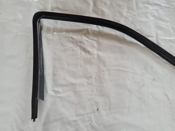 Durvju stikla moldings priekš SAAB 9-5 1999