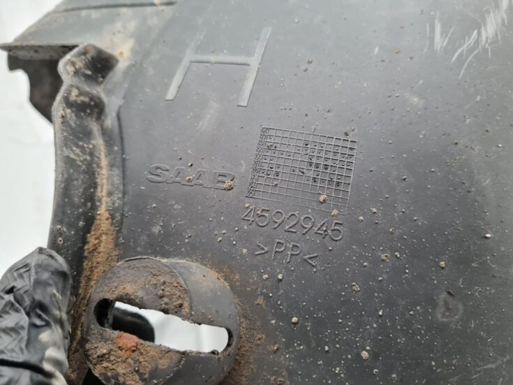 Priekšējais labais paspārns priekš SAAB 9-5 1999