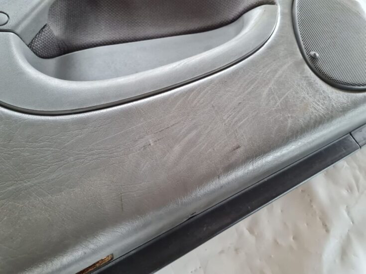 Priekšējo kreiso durvju apdare priekš SAAB 9-5 1999