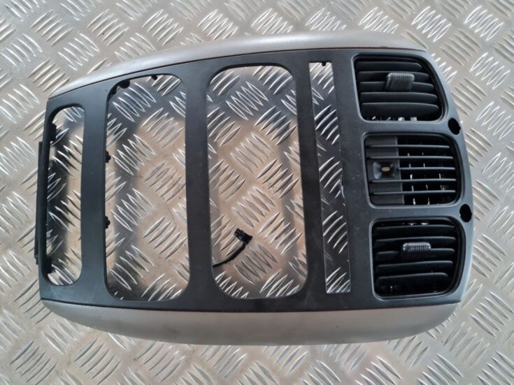 Mērinstrumentu paneļa dekoratīvais rāmis priekš CHRYSLER VOYAGER 2006
