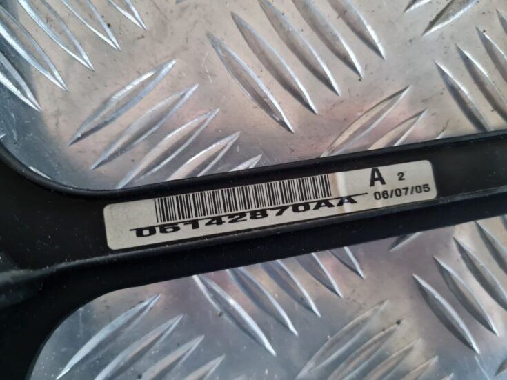 Mērinstrumentu paneļa dekoratīvais rāmis priekš CHRYSLER VOYAGER 2006