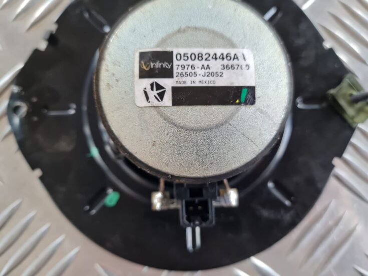 Mērinstrumentu paneļa skaļrunis priekš CHRYSLER VOYAGER 2006