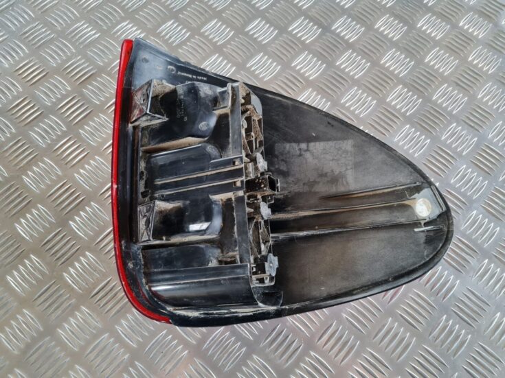 Aizmugurējais labais lukturis priekš CHRYSLER VOYAGER 2006