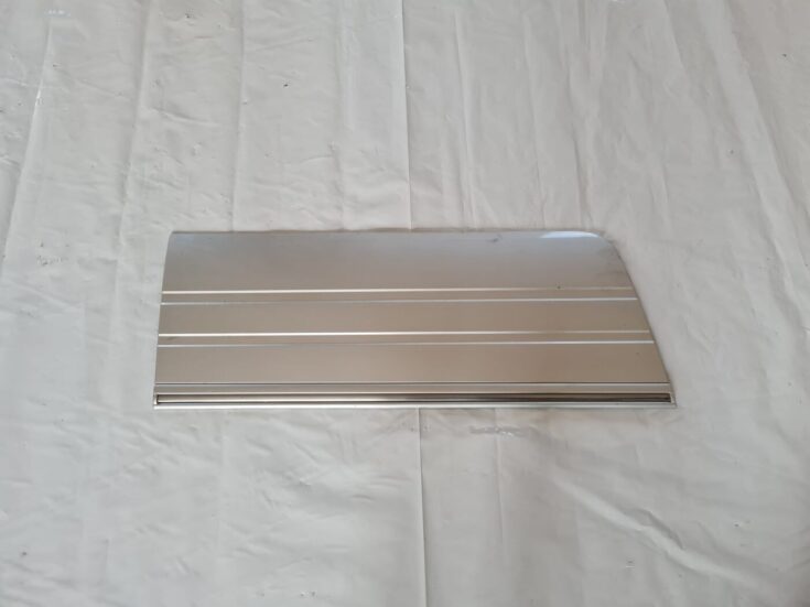 Aizmugurējo labo durvju moldings priekš CHRYSLER VOYAGER 2006