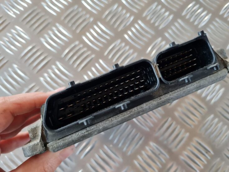 Dzinēja vadības bloks priekš VW GOLF IV 1999