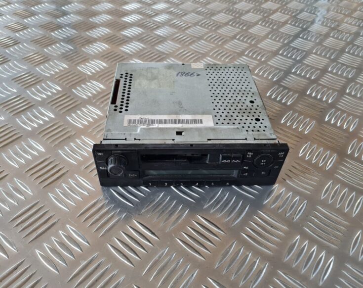 Automašīnas radio priekš VW GOLF IV 1999