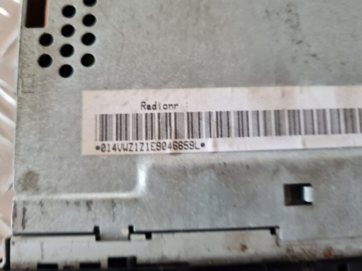 Automašīnas radio priekš VW GOLF IV 1999
