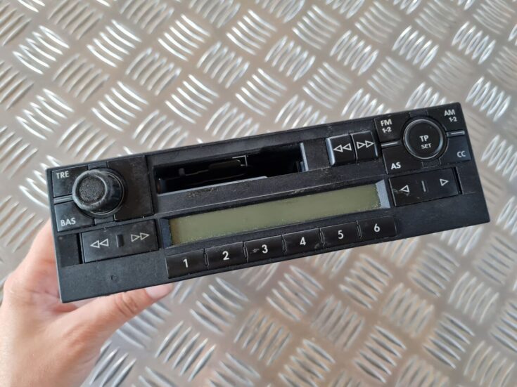 Automašīnas radio priekš VW GOLF IV 1999
