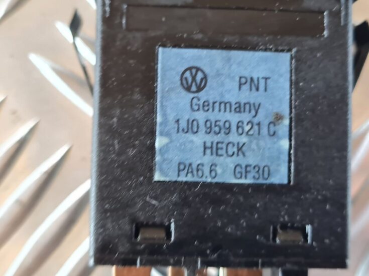 Aizmugurējā stikla apsildes ieslēgšanas poga priekš VW GOLF IV 1999