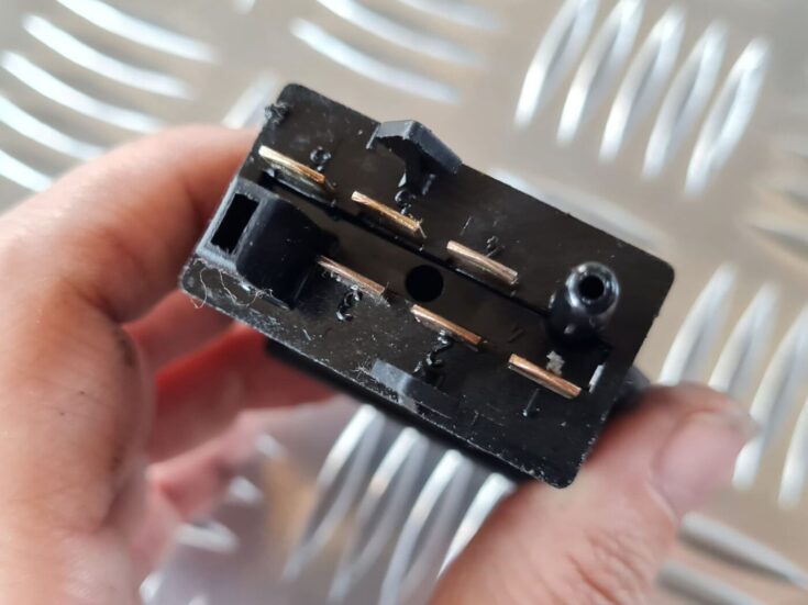 Aizmugurējā stikla apsildes ieslēgšanas poga priekš VW GOLF IV 1999