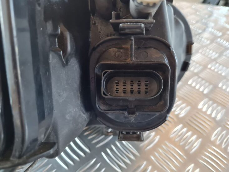 Priekšējais kreisais lukturis priekš VW GOLF IV 1999