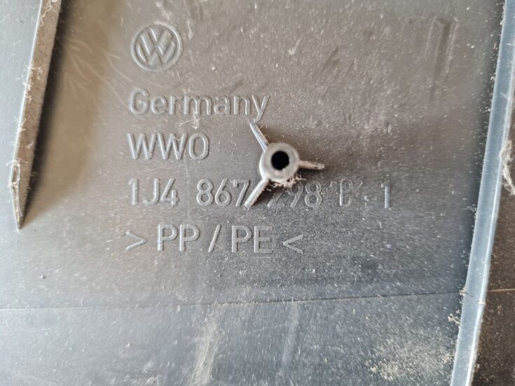 Vidējas salona statnes apdare priekš VW GOLF IV 1999